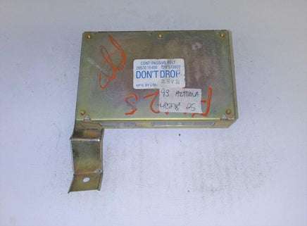 1993 Nissan Altima seat belt module computer 28570 1E400.